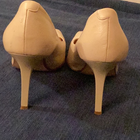 Via Spiga Cream color square toe leather professional ladies heels size # 7 N. - Picture 4 of 9